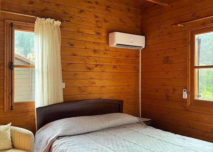 η σπηλιά του θουκυδίδη *